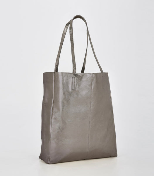 Venus Metallic Hobo