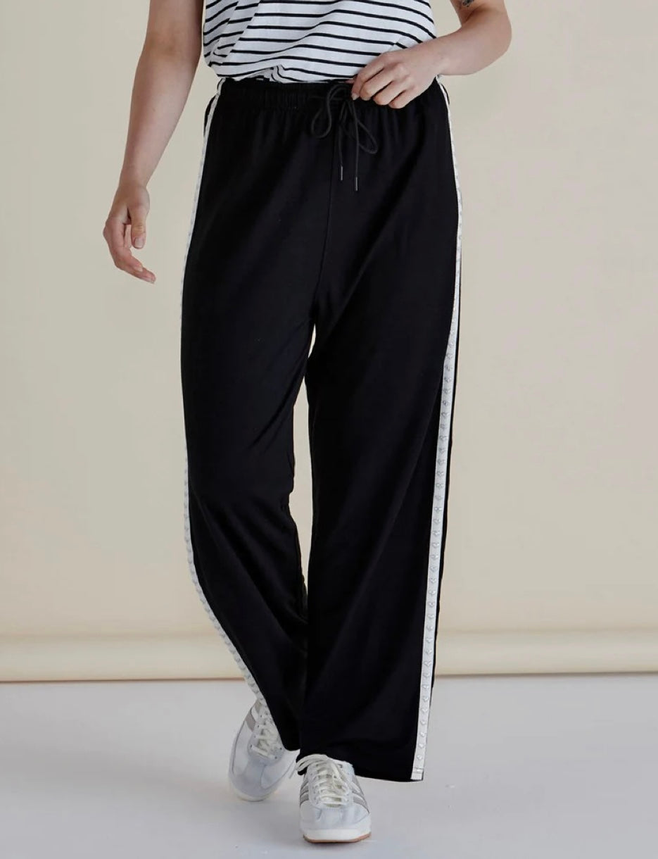 Evelyn Wide Leg Jogger - Black Trim