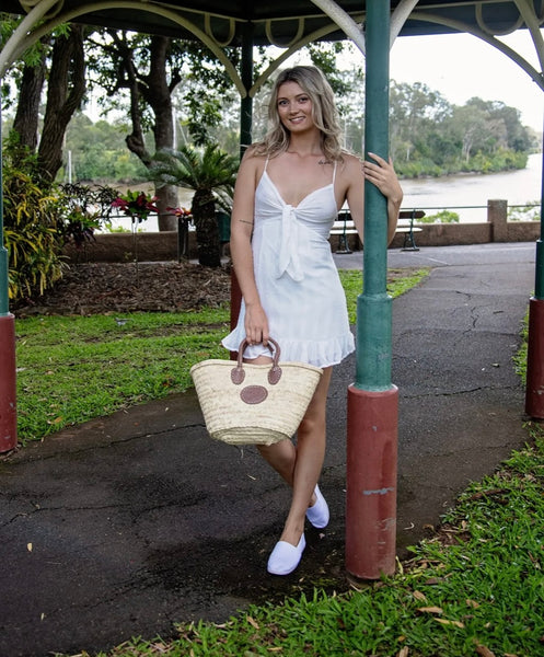 Small classic basket with short handles