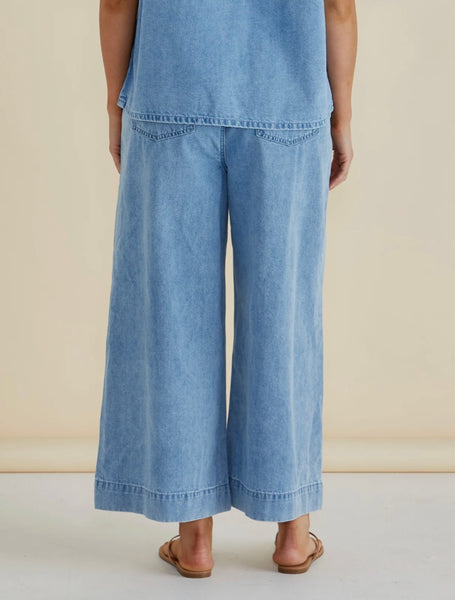 Saffra Relax Leg Jean - Medium Wash
