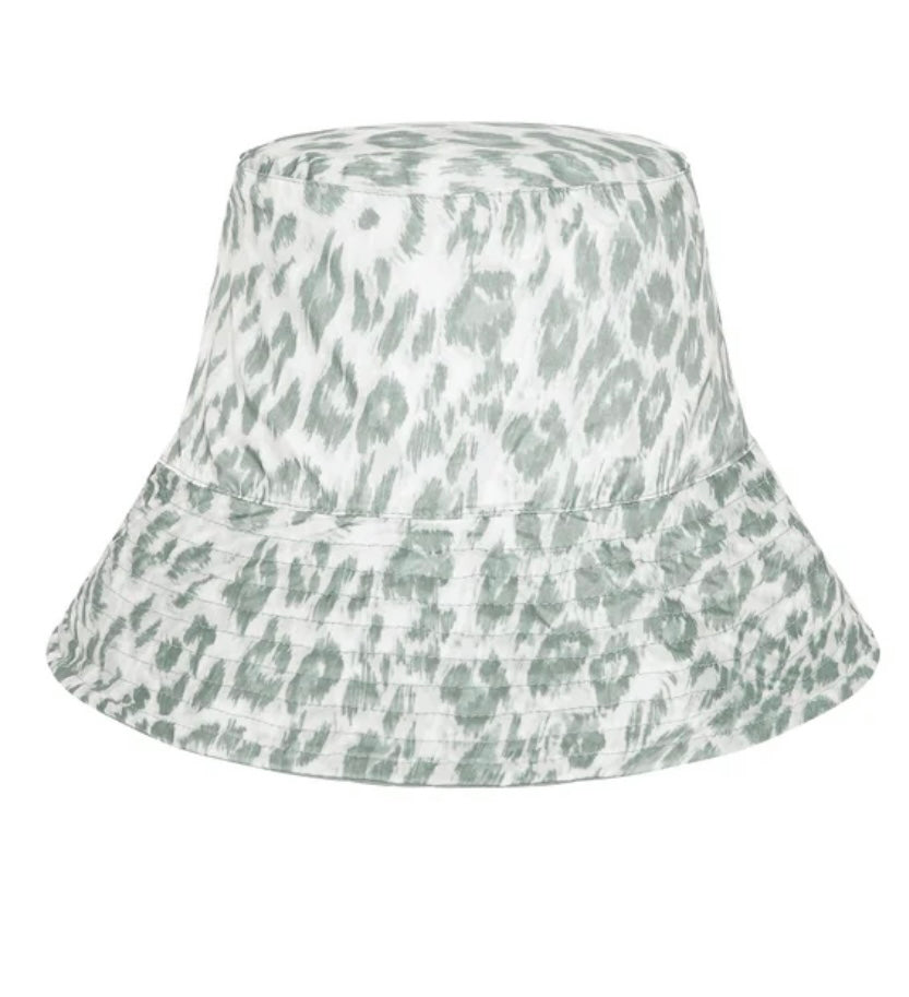 REVERSIBLE RECYCLED BUCKET HAT - LEOPARD SMUDGE