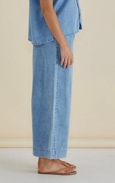 Saffra Relax Leg Jean - Medium Wash