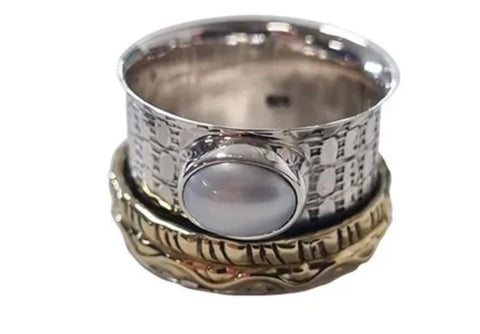 Pearl Detail Spinner Ring