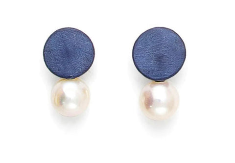 Half Eggsie with Pearl Studs