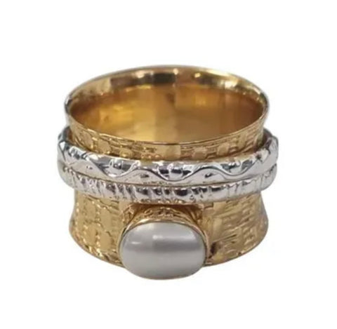 Pearl Detail Spinner Ring