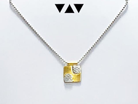 Everest Pendant Necklace in Gold